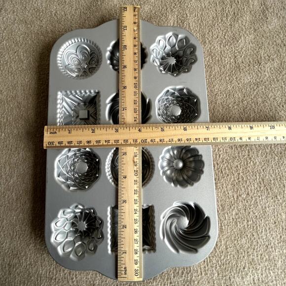 Nordic Ware Bundt Charms Pan - Picture 8 of 8